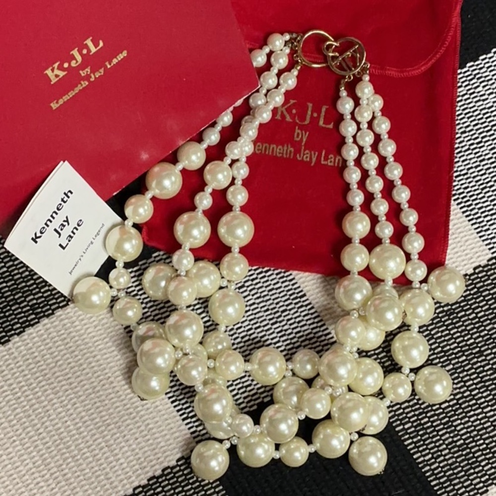 Kenneth jay lane KJL like new triple pearl strand chunky statement necklace